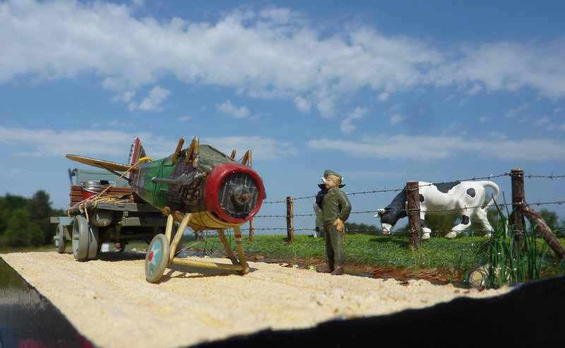 "Sacré nid de poule" avec le Spad de Eddie Rickenbacker et un Mack AC P1040715%20bis_zpsahy2gwqi