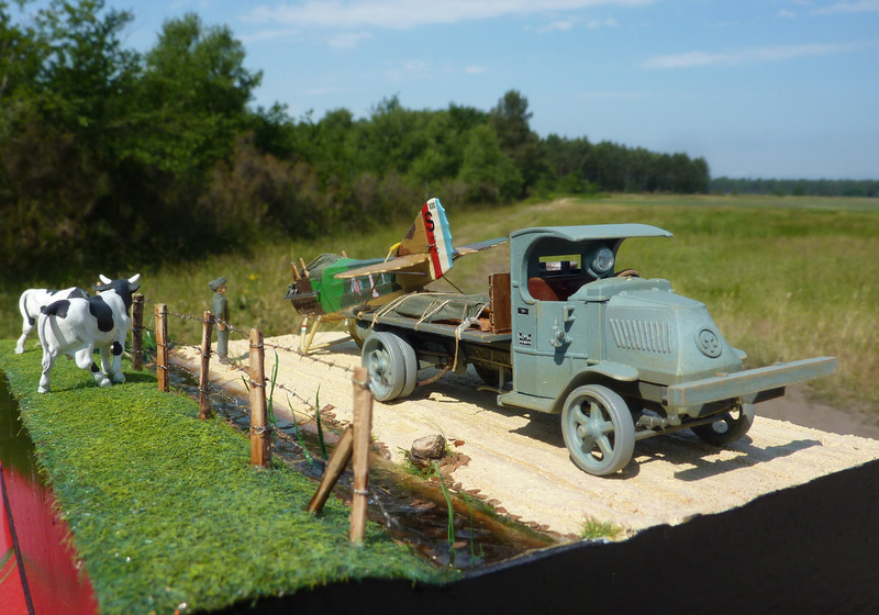 "Sacré nid de poule" avec le Spad de Eddie Rickenbacker et un Mack AC P1040721%20bis_zpsbjfwhnvc