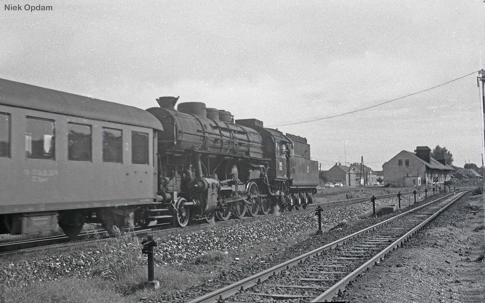 Fotografije iz doba J-a - Page 3 Vinkovci%2010.8.1974%20%20J%2011-012%20stie%20iz%20VU_zpsyc0pgrry