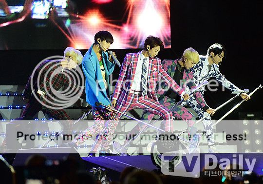 [INFO/061013] SHINee conquista el escenario en el Gangnam Hallyu Festival Shinee2_zps0525e5d8