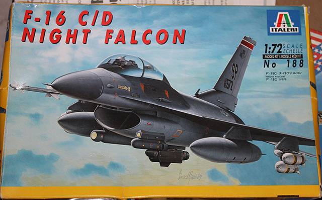 F-16D Night Falcon de Italeri, escala 1/72. Caja1_zps3kzailfp