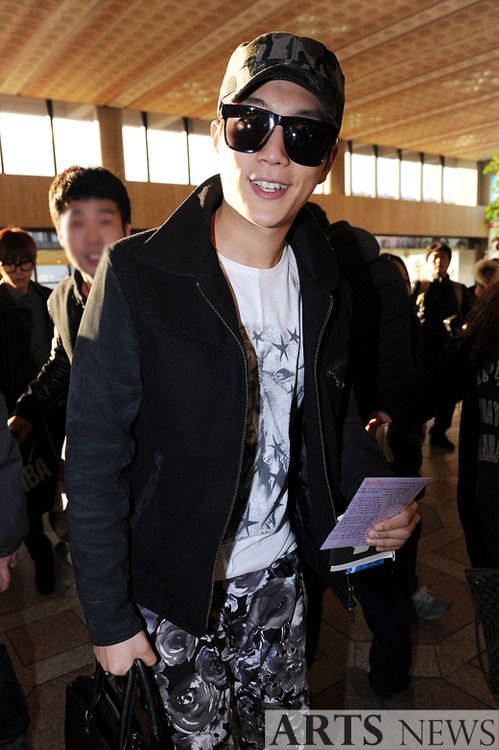 [PICS] [20.2.13] Doo Joon @ Gimpo airport to Japan 14_zps4cbbec8f