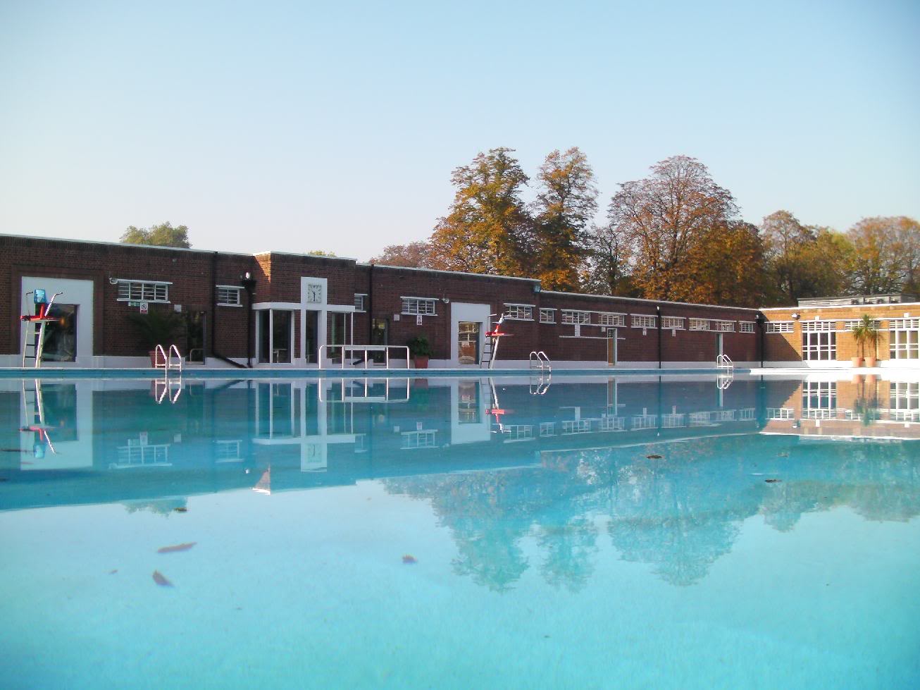 1st Brockwell Lido dive In of 2011 (Sunday 27th March) 5cc2bf47