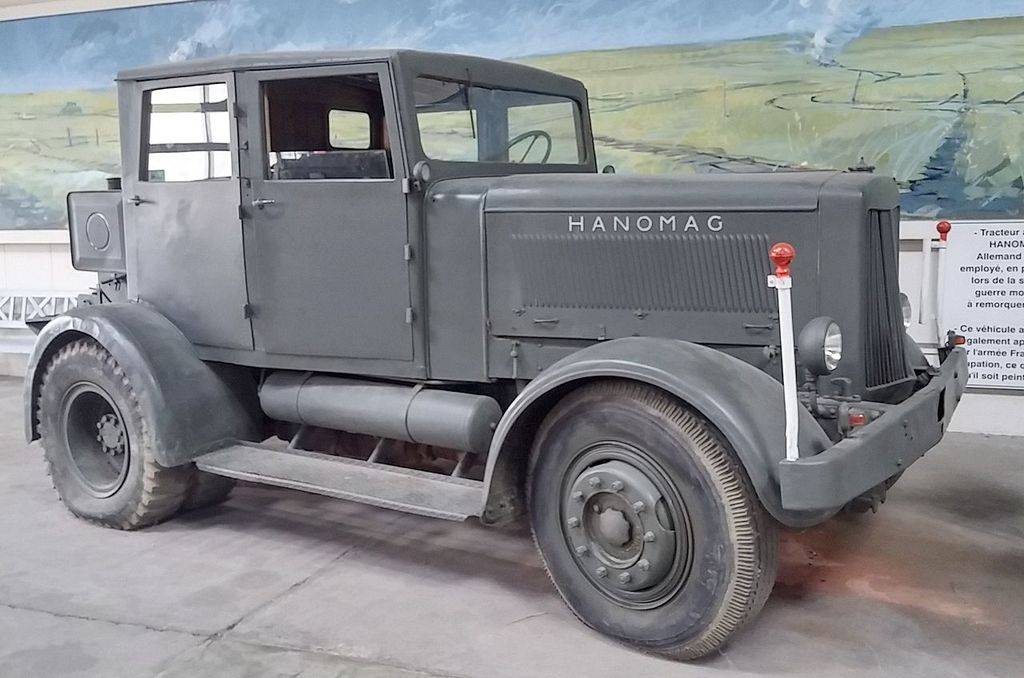 Hanomag SS-100 Hanomag%20SS100%20007%20saumur_zpsq3sdd8gi