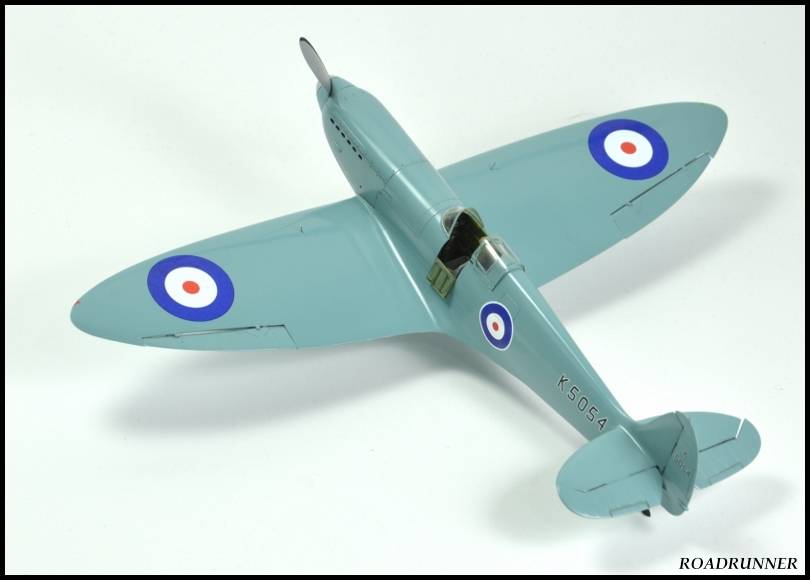 [Alleycat] 1/48 - Supermarine Spitfire K-5054, le premier des Spitfire... K-5054-1400%20ROADRUNNER_zpsgbyoxlzi