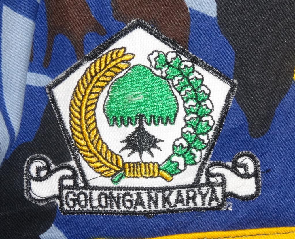 Indonesian Pattern and Uniform - Page 3 ParamilitaryGolongankaryayellow2insignia_zps33a82ab7