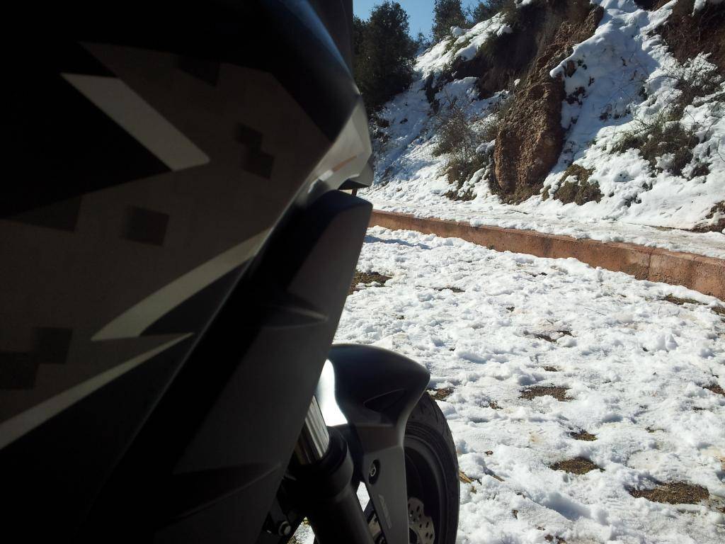 CB500X en la nieve 20150208_115414_zpsfju9axfn