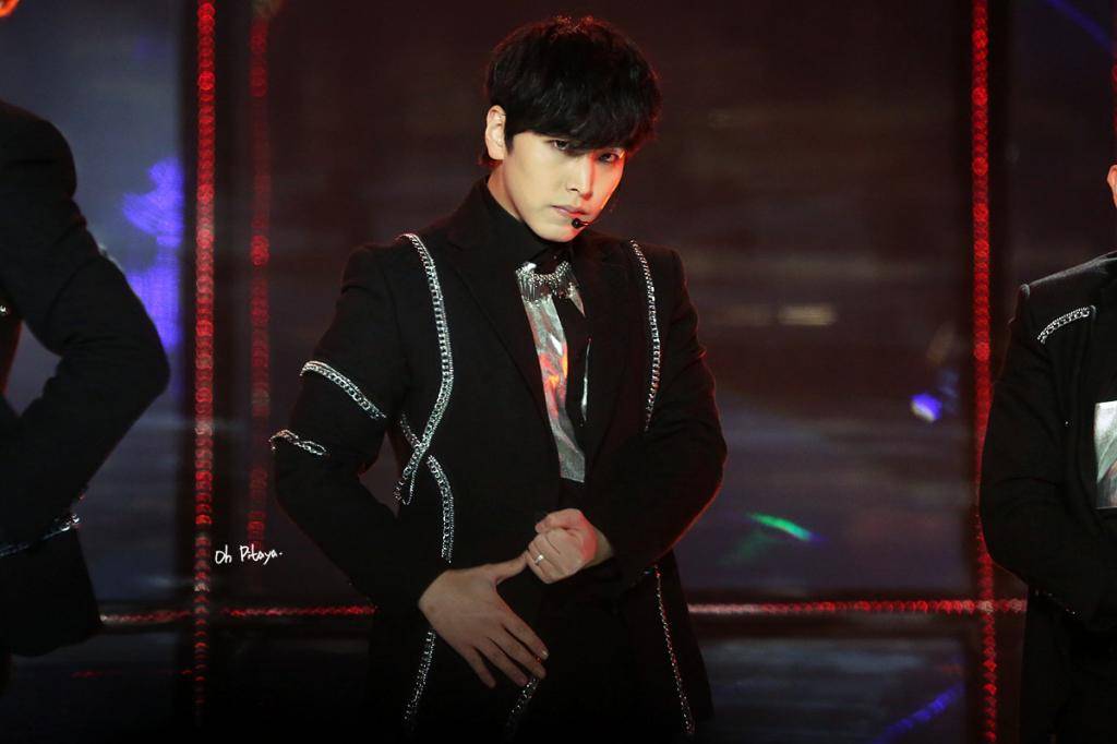 [141231] Jiangsu TV New Year Concert 141231jiangsu-opty9-1_zps5e846947