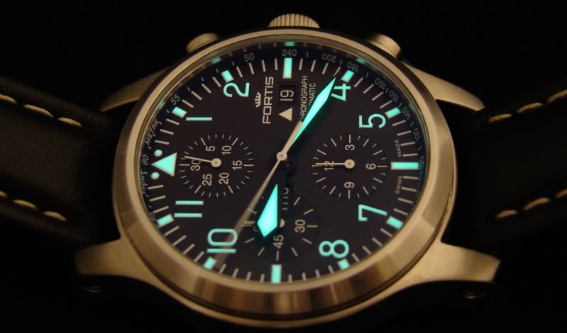 FS: Fortis B42 Chronograph on SS DSC04351-croppedlume