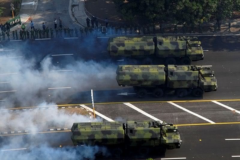 Cuba - Página 7 Stryx_anti_ship_missile_cuban_cuba_army_military_parade_havana_revolution_square_april_16_2011_001