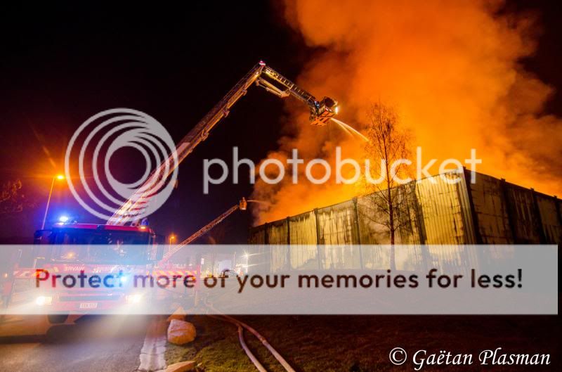 Important incendie à Braine l'Alleud (13/03/2014 + photos) DSC_2859