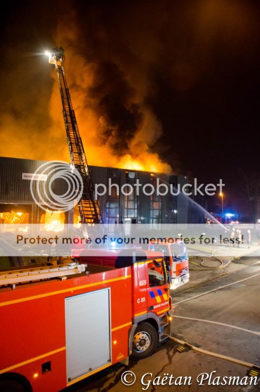 Important incendie à Braine l'Alleud (13/03/2014 + photos) DSC_3982