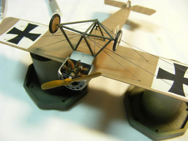 Eduard 1/72ème - FOKKER E.IV Haubans001