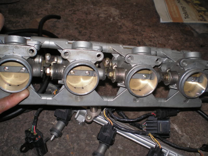 gsxr 1000cc throttle bodies P2270623