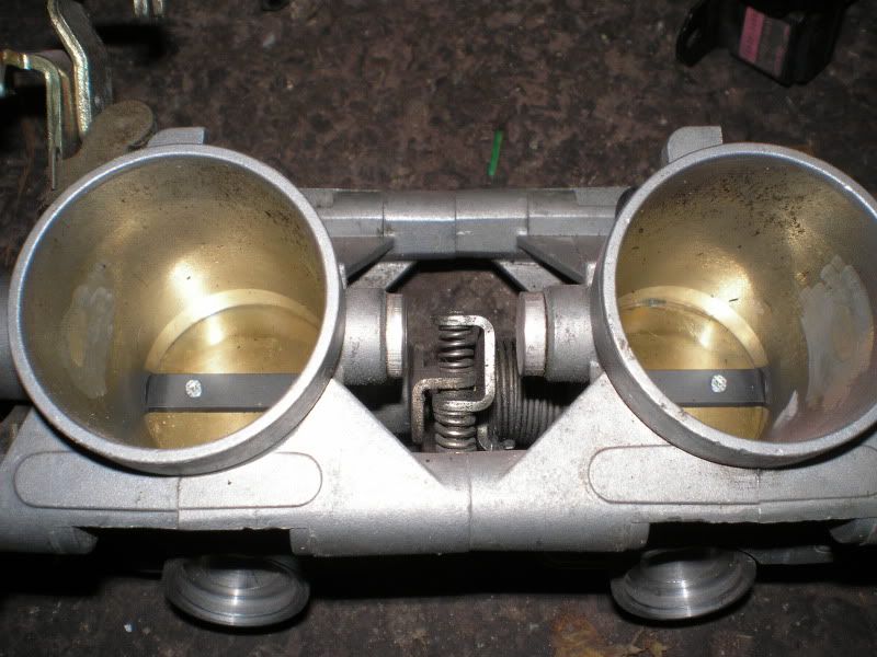 gsxr 1000cc throttle bodies P2270624