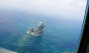 Un volcán submarino estalla en la costa de Japón 025847_600x450--300x180