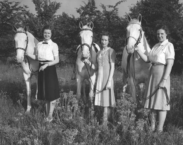 The BEST of Walking Horse Trivia! - Page 10 LadiesStandingWithHorses