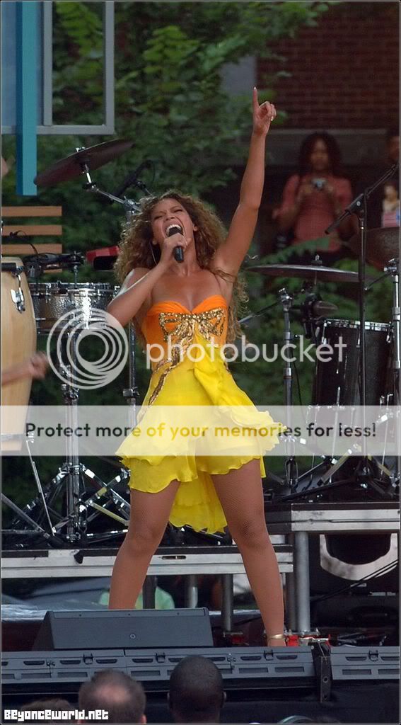 Beyonce High Fasion 057