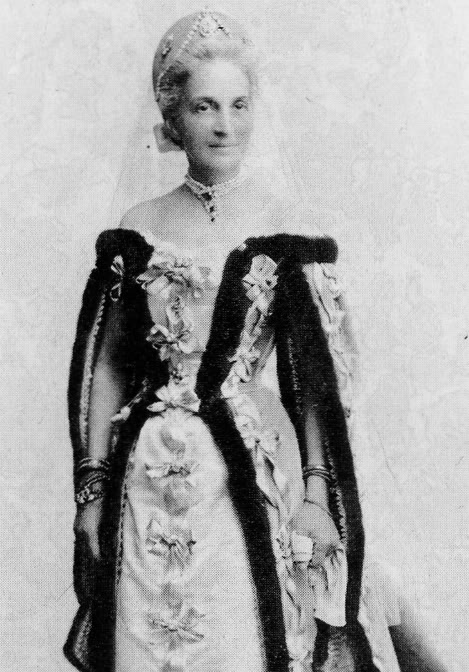 Vestido oficial de los Romanovs - Página 2 ComtesseStenbock-Fermor