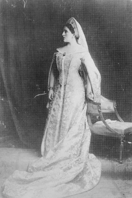 Vestido oficial de los Romanovs - Página 2 PrincesseGalatzine