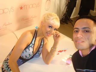 Christina En La Firma de Autografos De Inspire Esta Tarde :D Lengend001-1