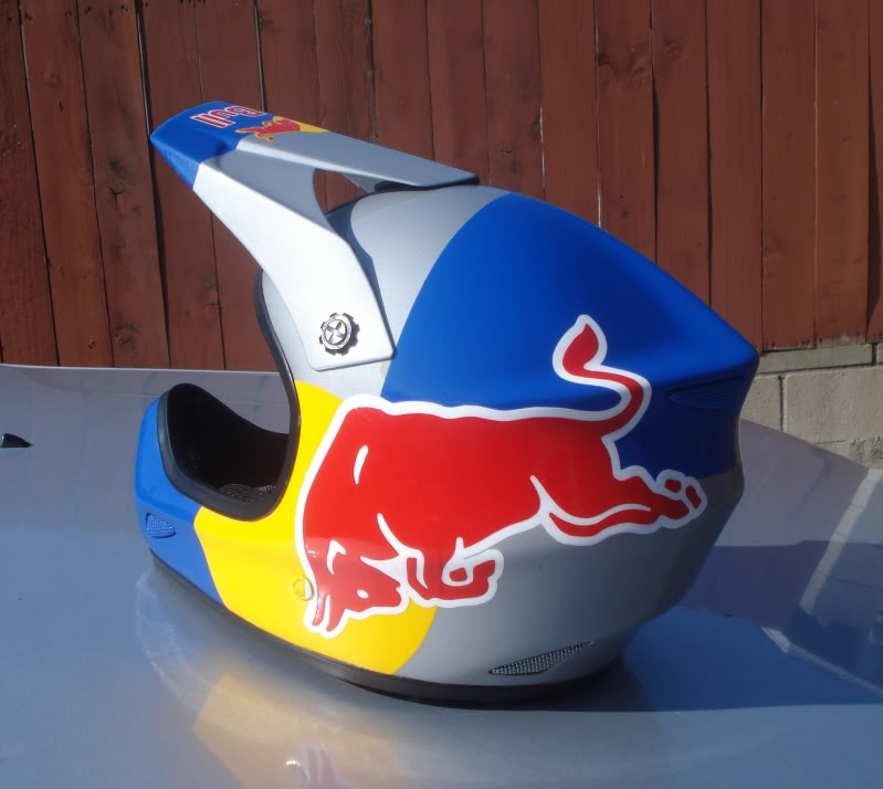 661 EVO Red Bull Helmet 1