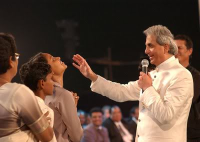 La technique de manipulation - (faux prophètes) Benny_hinn-india