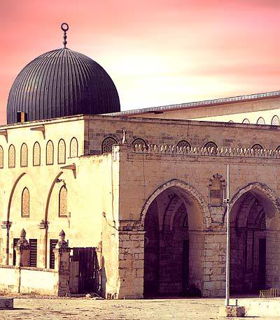 جولة تاريخية وسياحية ((القدس بعيون عربية))  Al_aqsa_mosque_dome