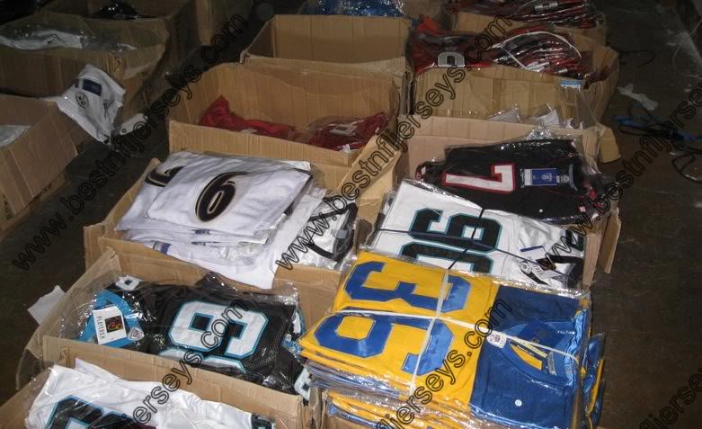 Pictures of a Chinese counterfeiting operation. Chinacounterfeits