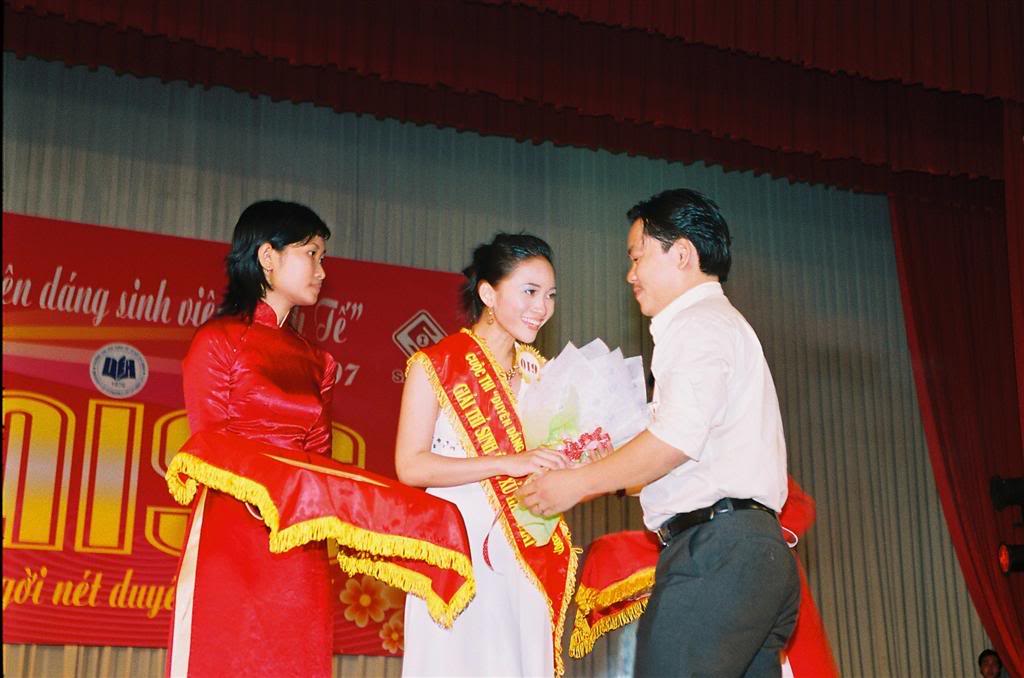 Hình ảnh các thí sinh cuộc thi Duyên dáng sinh viên KT năm 2007... 11