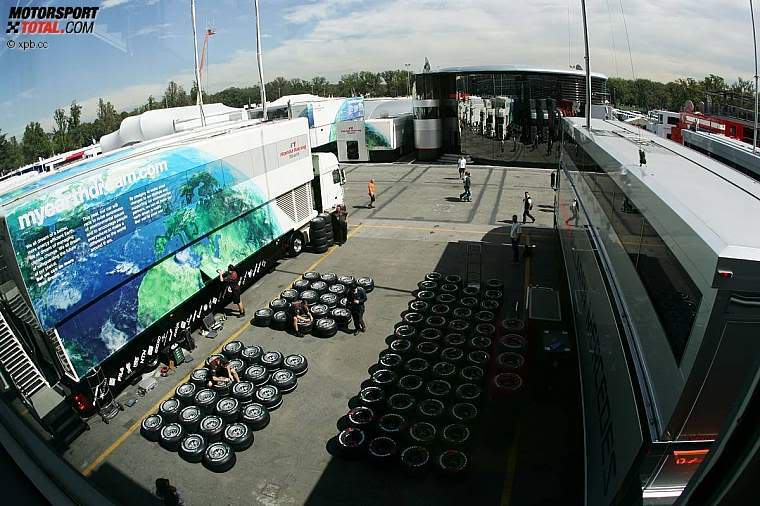 F1 Mania Paddock06