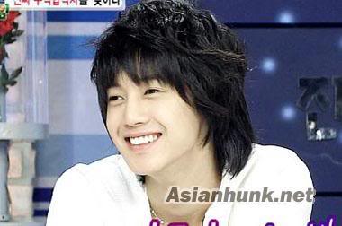 He iz sho zì đệp trai ... got a super kute smile .... Joong4