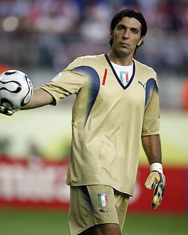 افضل 50 صدة لحراس المرمى فى العالم موسوعة جينيس 578_p1_buffon_0602