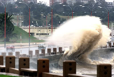 Quand la nature se déchaîne… Vagues2