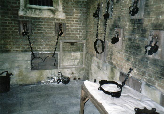 Kankinimo kambarys Torture-chamber