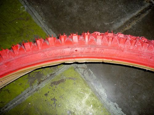 ban 26x 1.9 warna merah merk Good Year P1000724