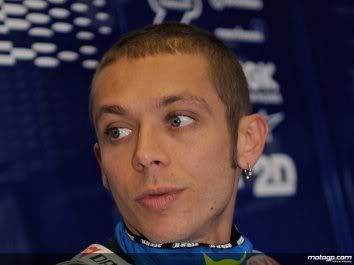 Valentino Rossi photo's - Page 2 223801_ValentinoRossiintheFiatYamah