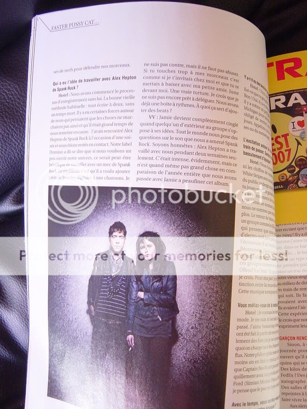 The Kills in magazines - Page 3 DSC04057
