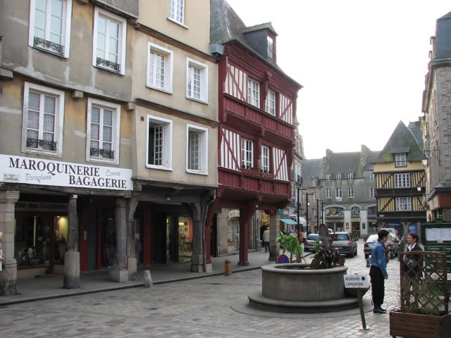 Dinan  (Bretagne) :D Dinan-lavilleautady1