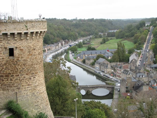 Dinan  (Bretagne) :D Dinan-lavilleautady2