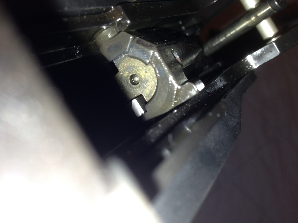 Broken ejector on new vector 1FBE3A76-70EC-4FA2-9243-0BEB713F6954-245-00000011B0DF11A7
