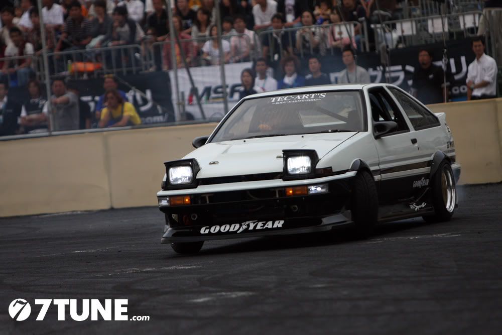 Share your pics of the cars you love - Page 2 Tokyo_drift_odaiba_panda_ae86_3