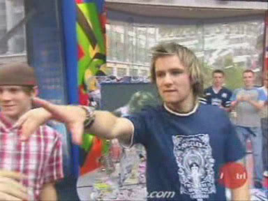 :: Harry :: McFLY---Dancing-on-TRL-001_