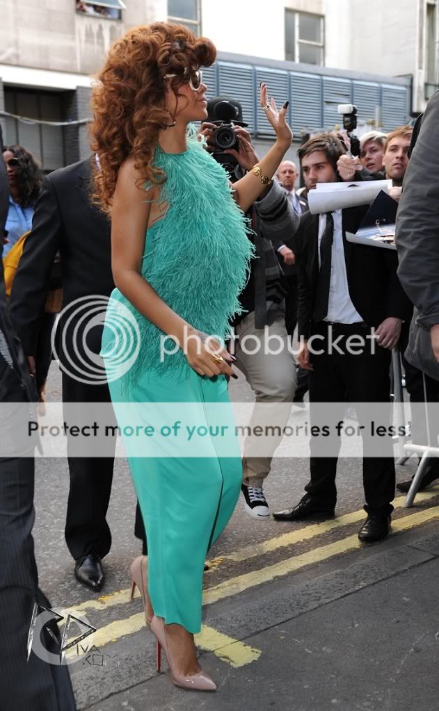 Fotos de Rihanna (apariciones, conciertos, portadas...) III - Página 20 Ri_london2