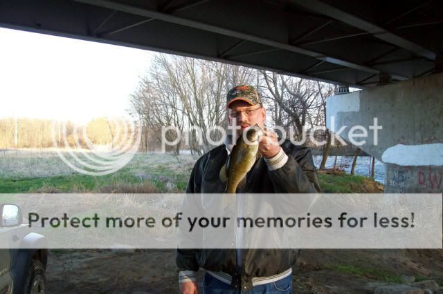 Tuscarawas River Smallie  (ohio) 4-01 FirstSmallieof09