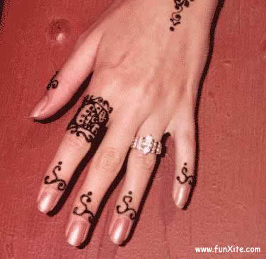 رسومات ملونه للجسم تاااااااااااتوبس رووووووعه 8823-henna-designs-1