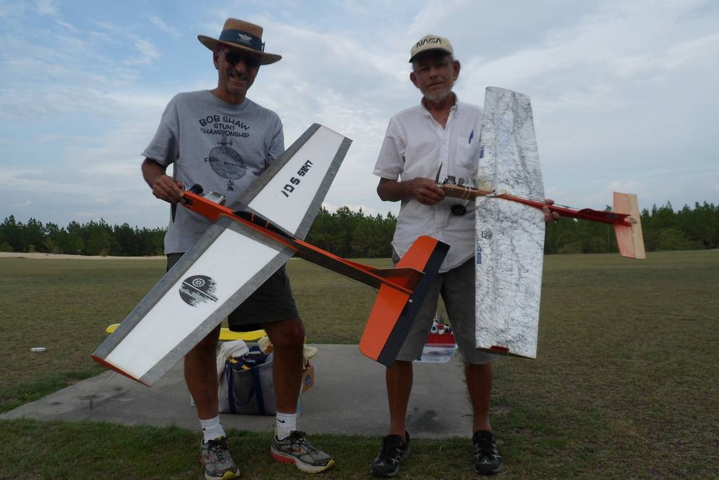 Perfect day flying & Fearless Bob Z's maiden flight - pics and vids IDS%20and%20Ukey_zpspd0ooqjf