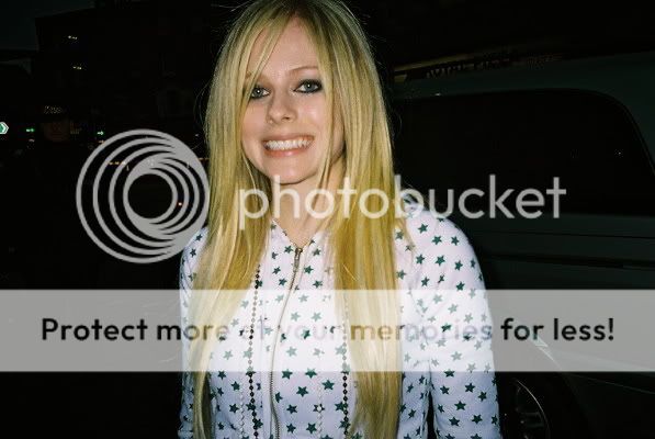 صور اول مرة تشوفوها للشقية avril Candids503