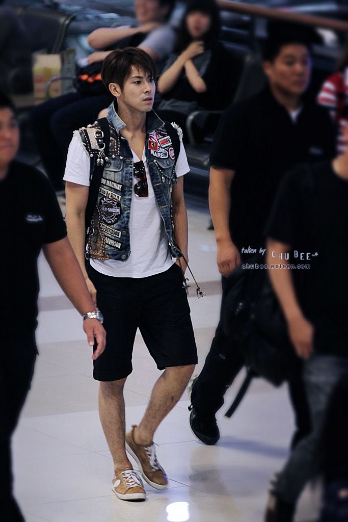 [PICS] 120824 Yunho à l'aéroport de Gimpo 20120824_3176