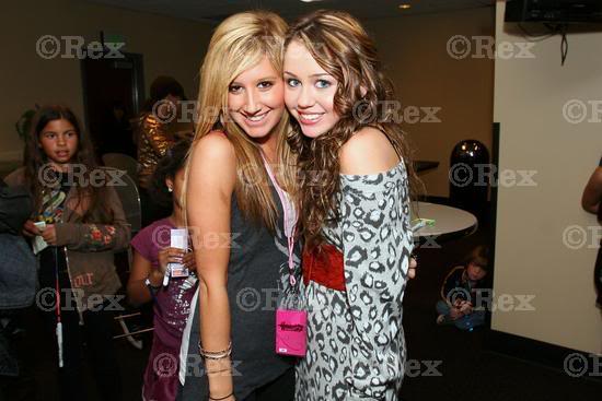 Miley and Ash. 00000000000000000000000000000000-5